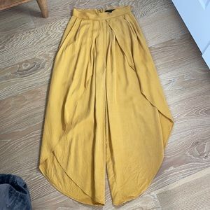 BCBG MaxAzaria Wide Leg, Flowy, High Waisted Mustard Colored Pant